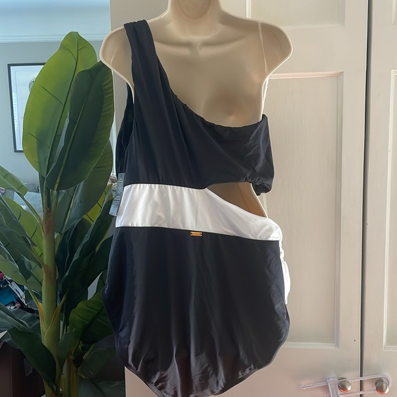 NWT Ralph Lauren Plus Size Bel Air Cut Out One Shoulder One Piece Swimsuit Black - Picture 3 of 3